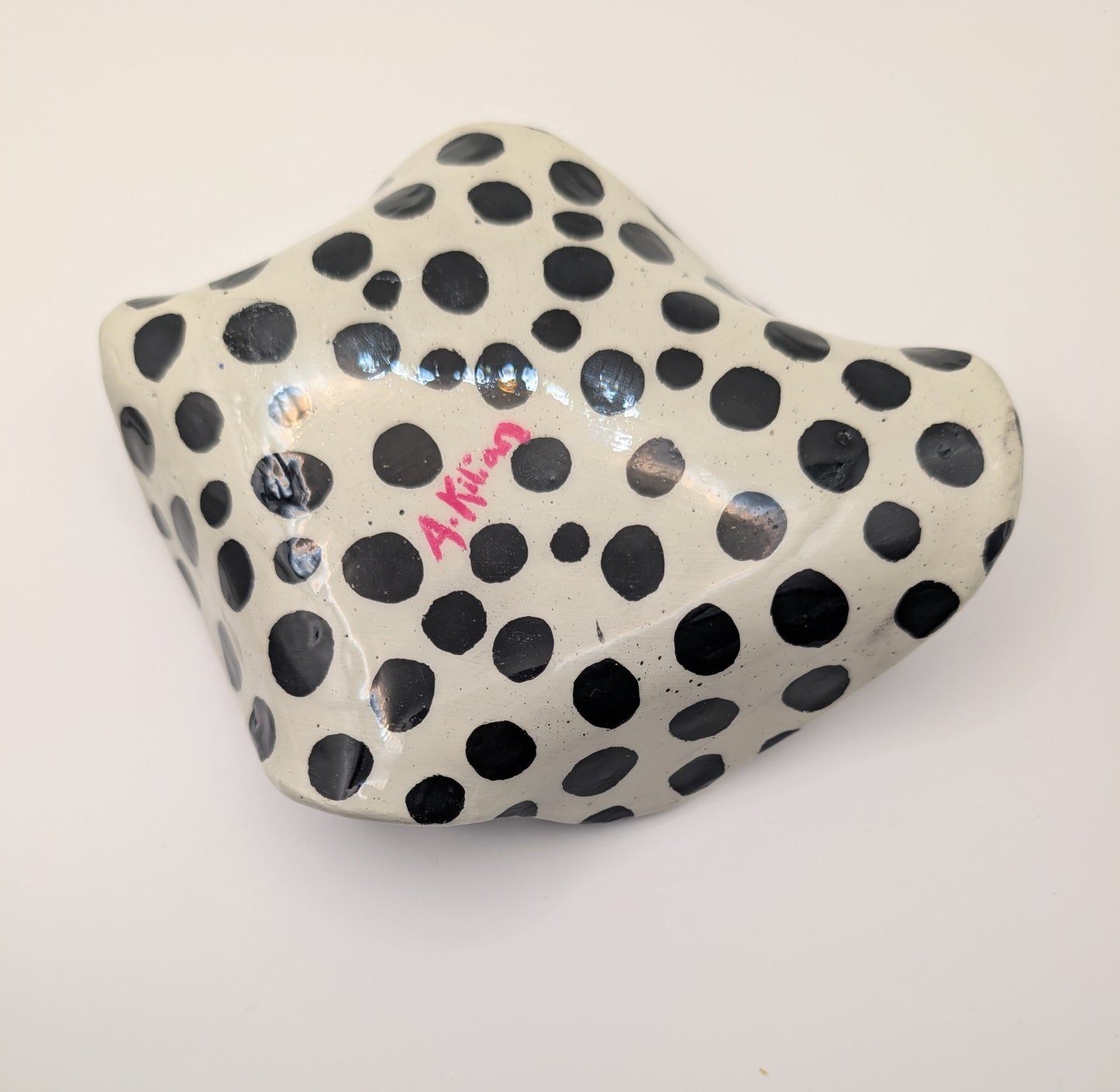 Black and white decorative dish