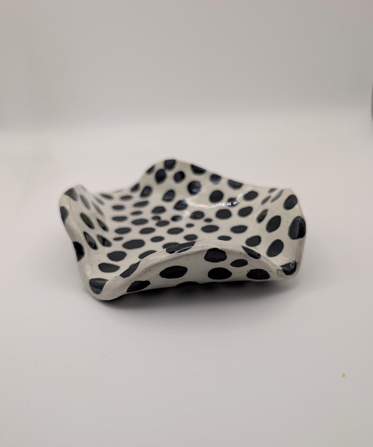 Black and white decorative dish