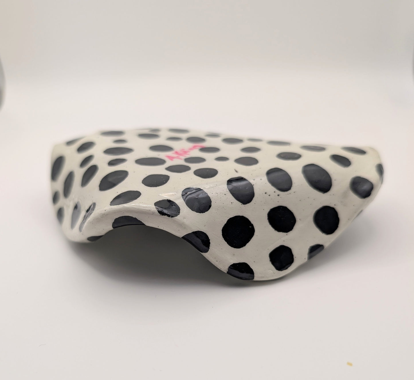 Black and white decorative dish