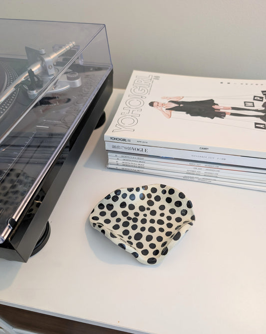 Black and white decorative dish